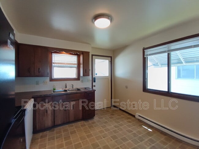 Building Photo - 537 E Garland Ave