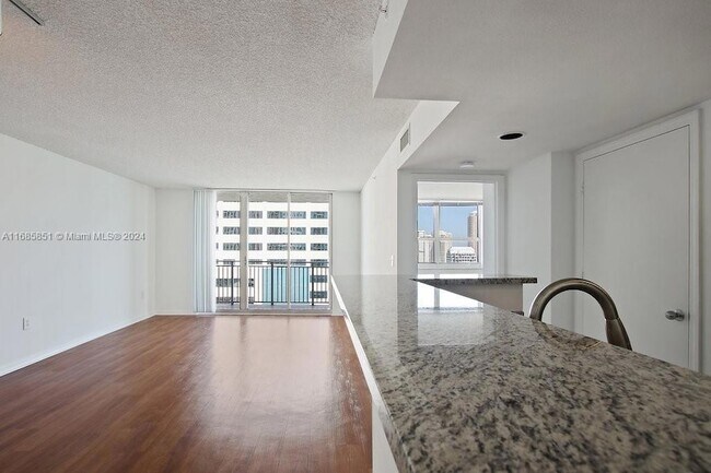 Building Photo - 1111 Brickell Bay Dr