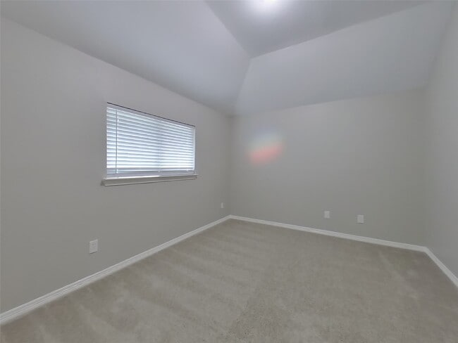 Building Photo - 8026 N Tarrytown Crossing Dr