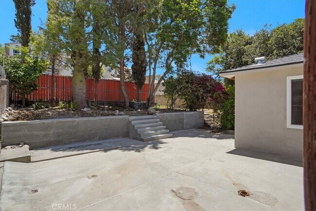 Building Photo - 10324 Silverton Ave