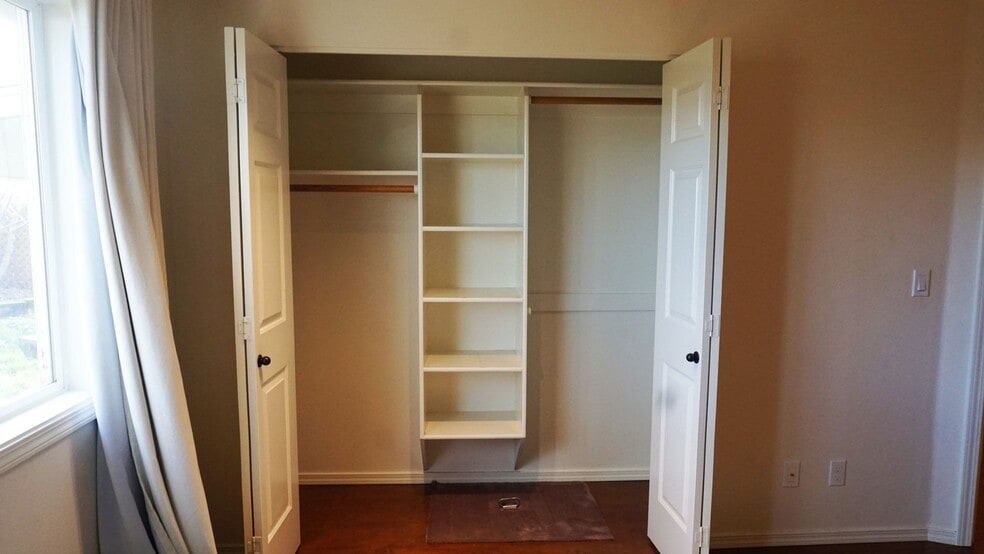 Building Photo - 4398 Northside Dr NE