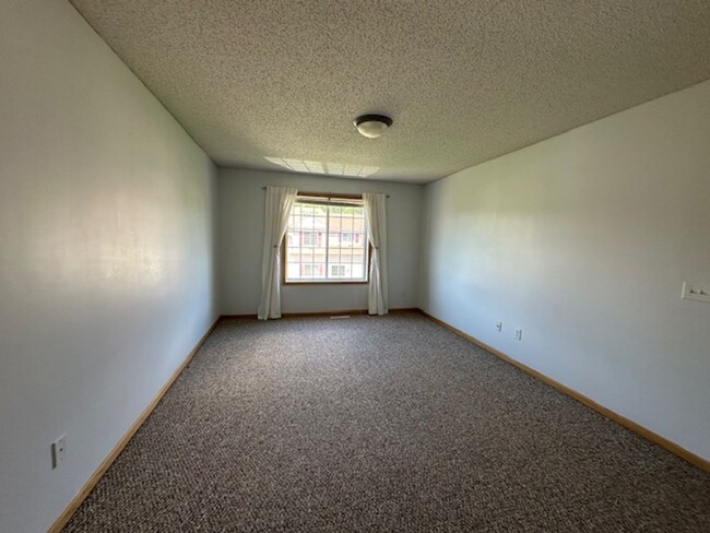 Building Photo - Spacious *2Bed*2Bath townhome Cottage Grov...