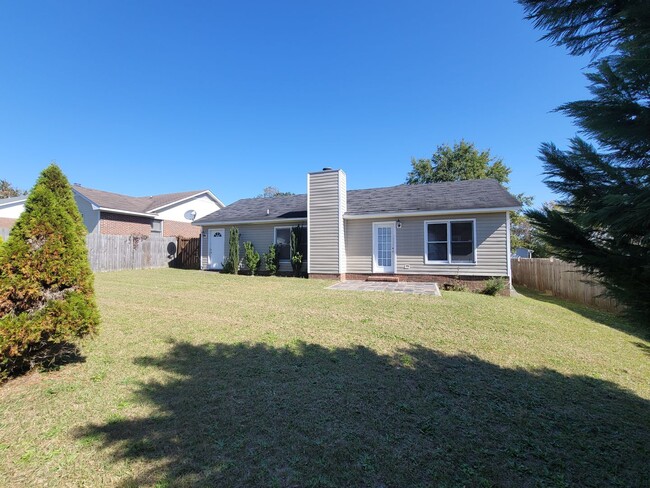 Building Photo - Newly Renovated 3 Bedroom, 2 Bath Ranch Home. Minutes from Shopping & Restaurants!