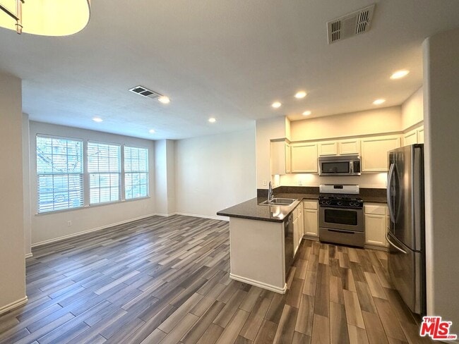 Building Photo - 27030 Victoria Ln