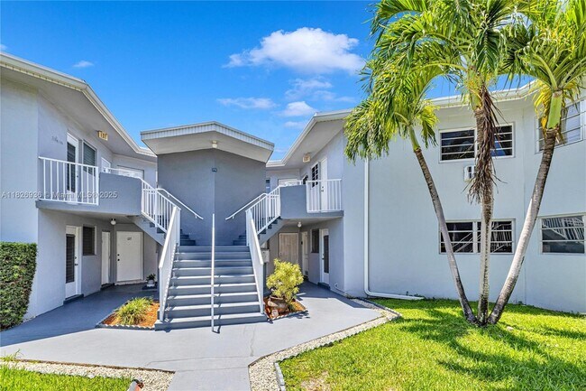 Building Photo - 1715 NE Miami Gardens Dr