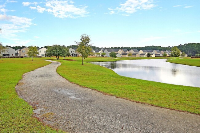 Building Photo - Bright and Spacious Home in Summerville!