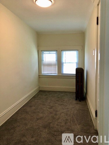 Building Photo - 2411 Woodmere Dr