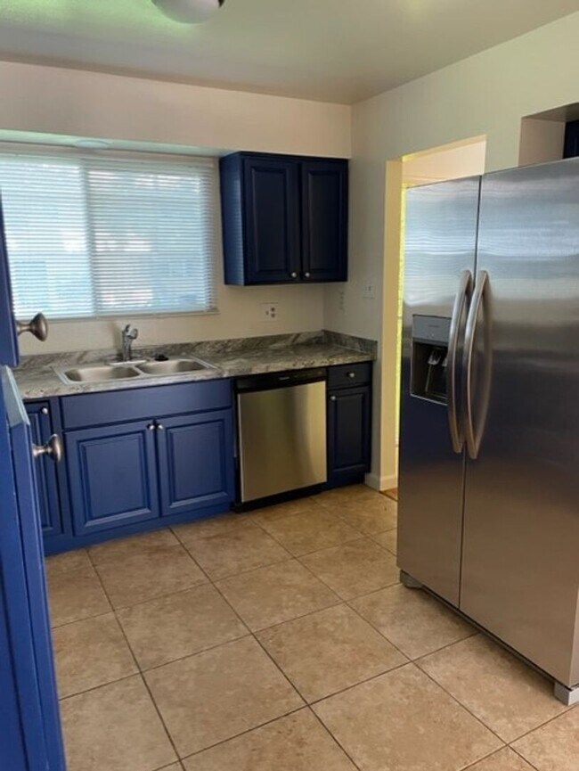 Building Photo - Newly Remodeled Two Bedroom with Washer & Dryer