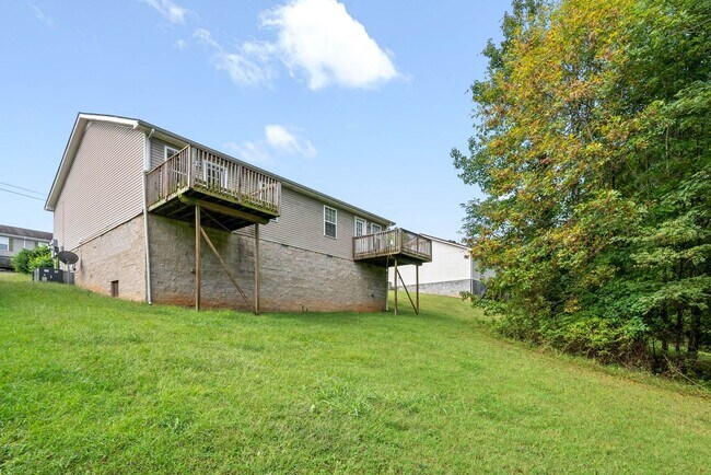 Building Photo - 922 Kingsbury Dr