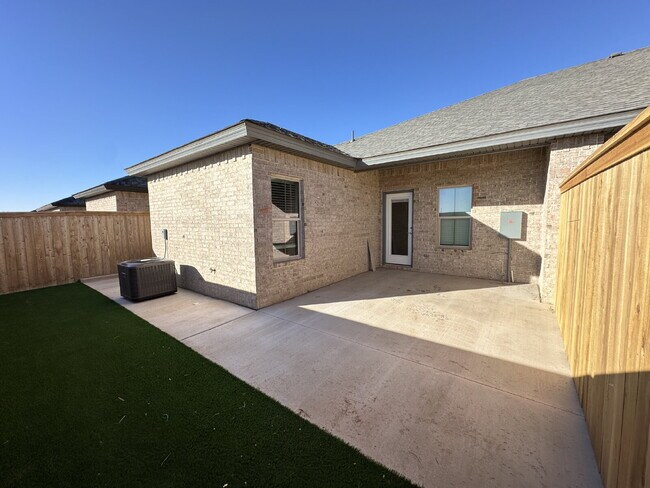 Building Photo - Brand new townhomes in Frenship ISD!