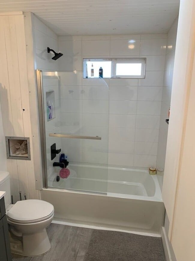 Building Photo - 3 Bed 2 Bath Single level Fenced