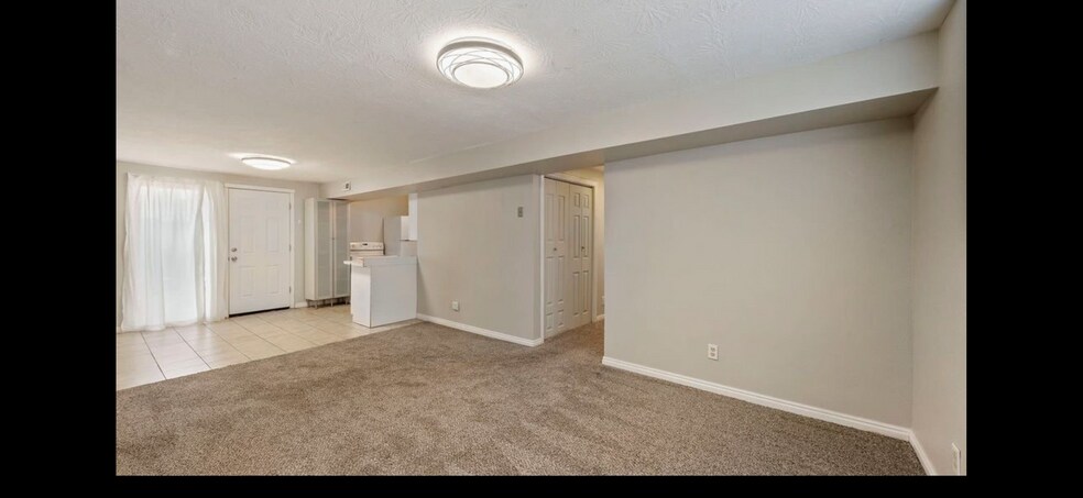 Building Photo - 1532 S 200 E