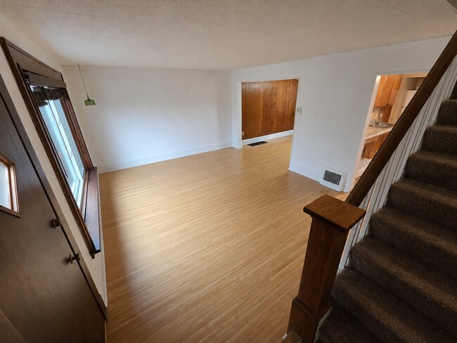 Building Photo - Available July 1st! Single family home with fenced-in backyard!