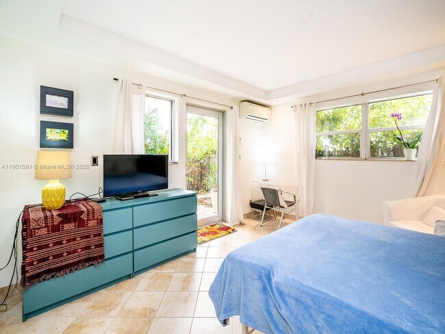 Building Photo - 1127 Meridian Ave