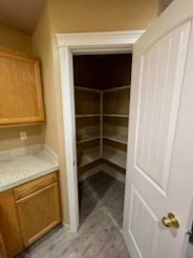 Building Photo - 3 Bed 2 Bath Duplex In Nampa: Available Now