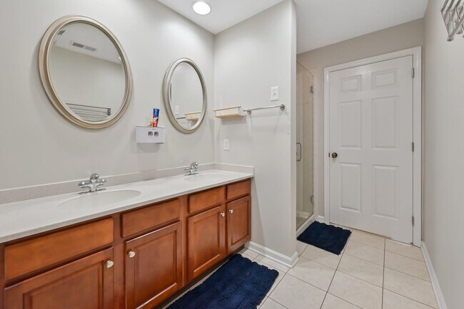 Building Photo - 172 Price Ct