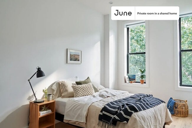 Building Photo - 440 St Marks Ave