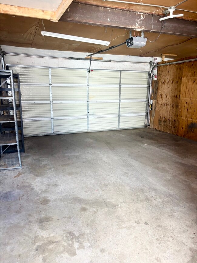 Building Photo - 316 S Dale Ct