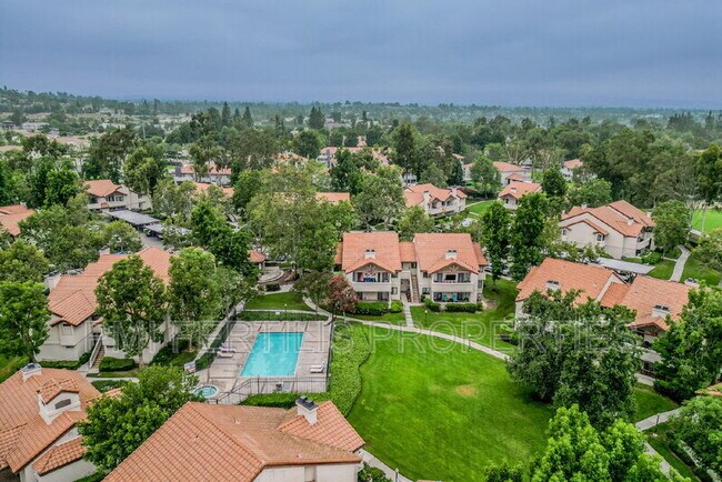 Building Photo - 8331 Vineyard Ave