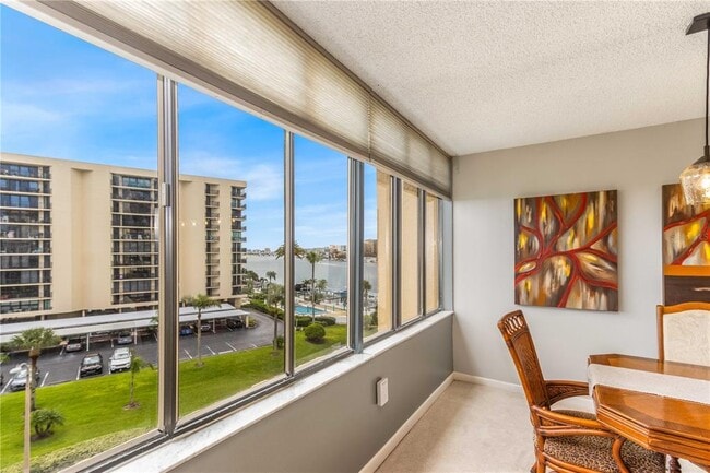 Building Photo - 700 Island Way