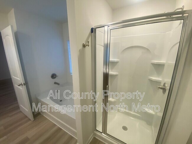 Building Photo - 152 Parkwood Dr