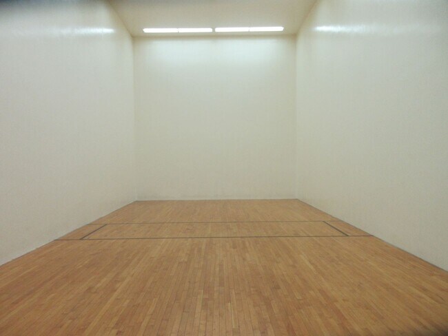 Building Photo - Duggan Property Management, Inc presents this 3BR +2.5 bath in Encino Village Townhomes