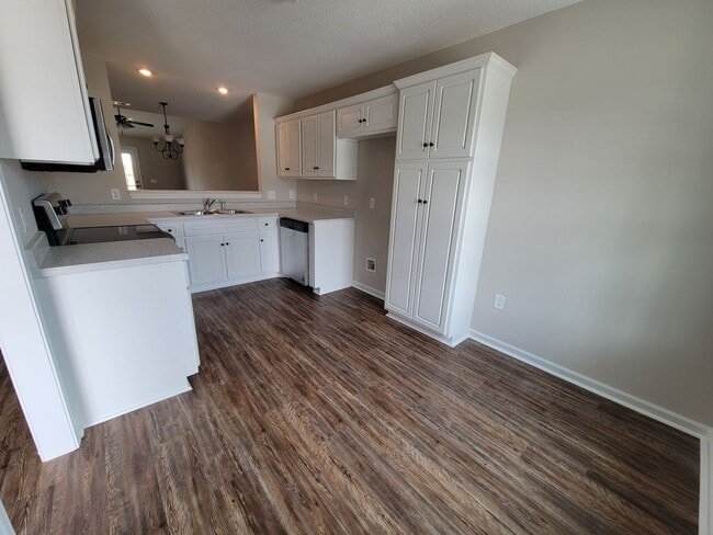 Building Photo - 431 Andover Dr