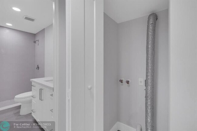 Building Photo - 12600 SW 5th Ct