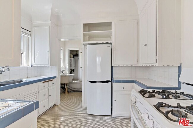 Building Photo - 117 1/2 N Harper Ave