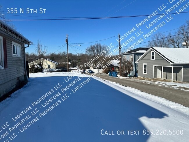 Building Photo - 355 N 5th St