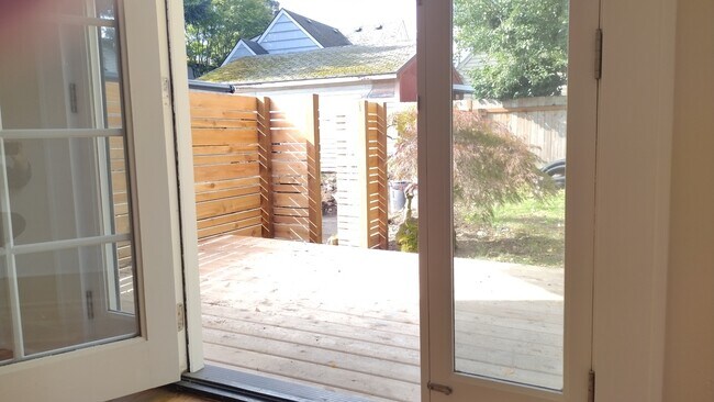 Building Photo - 2551 NE 32nd Pl