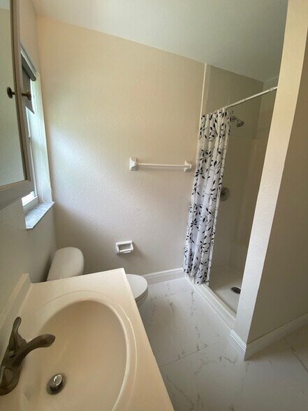 Building Photo - 1169 Lake McGregor Dr