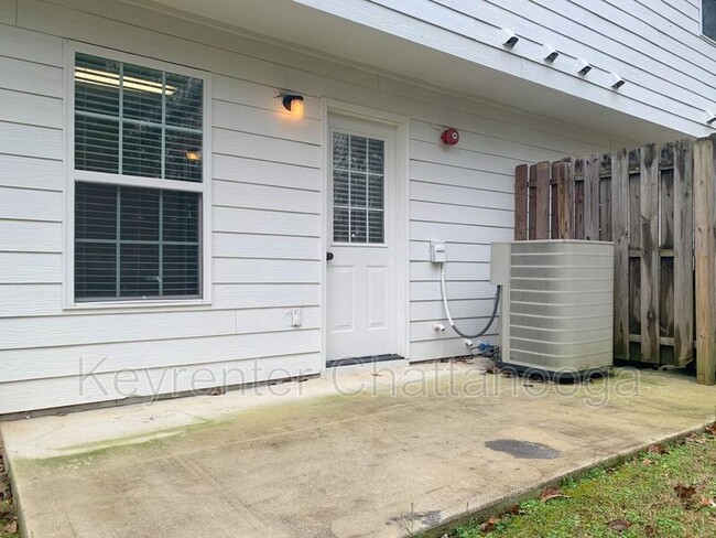 Building Photo - 1121 Maple Tree Ln