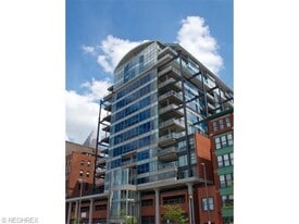 Building Photo - 701 W Lakeside Ave