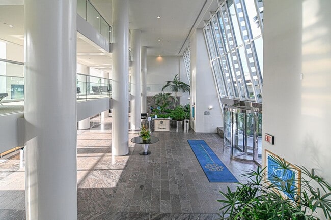 Building Photo - Fully Furnished and Spacious 2 Bedroom 2 Bath - OCEAN VIEW!