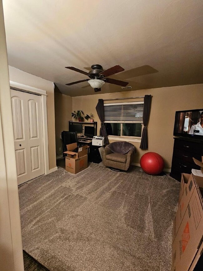Building Photo - 3 Bedroom 2.5 bath condo located in Four Corners