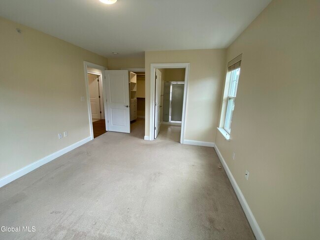 Building Photo - 2 Mellor Ln