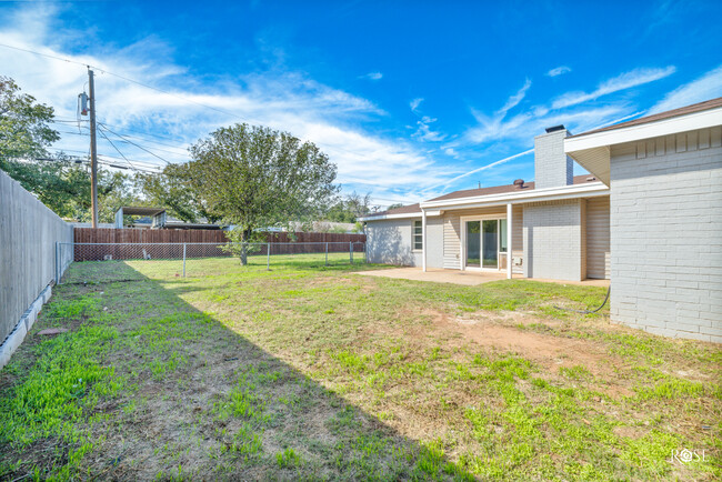 Building Photo - 2917 Nueces Dr