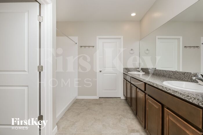 Building Photo - 10501 Fairy Moss Ln