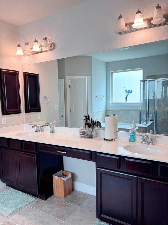 Building Photo - 5408 La Canada Wy