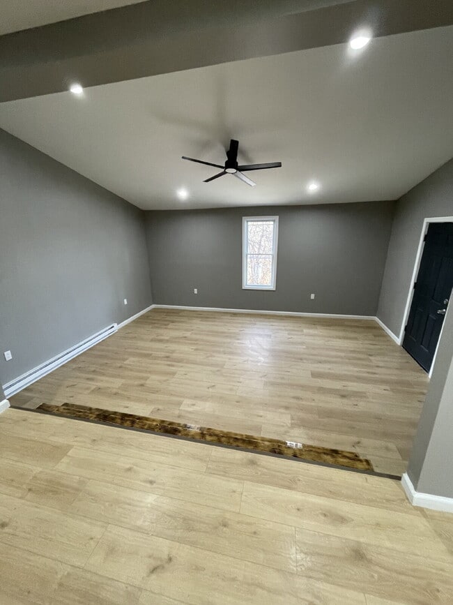 Building Photo - 4 Bedroom 2 bath new Renovation in West Mifflin