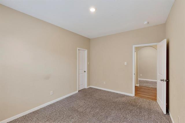 Building Photo - 1903 Dahlia Way