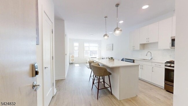 Building Photo - 1181 Morris Ave