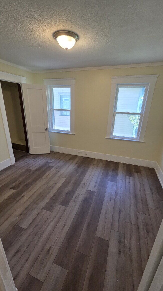 Building Photo - Classic Old Brooklyn 3-Bedroom Duplex