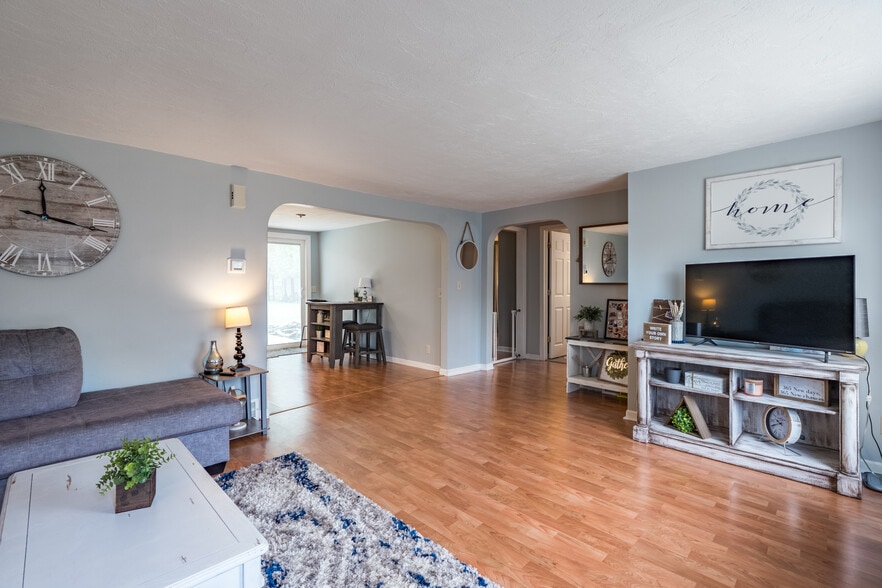 Building Photo - 226302 Swan Ave