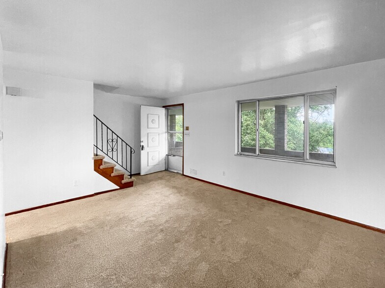 Building Photo - 1326 Hassler St