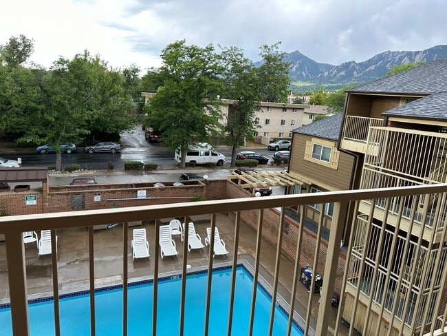 Building Photo - Top Floor Condo with View of the Flatirons and the Pool
