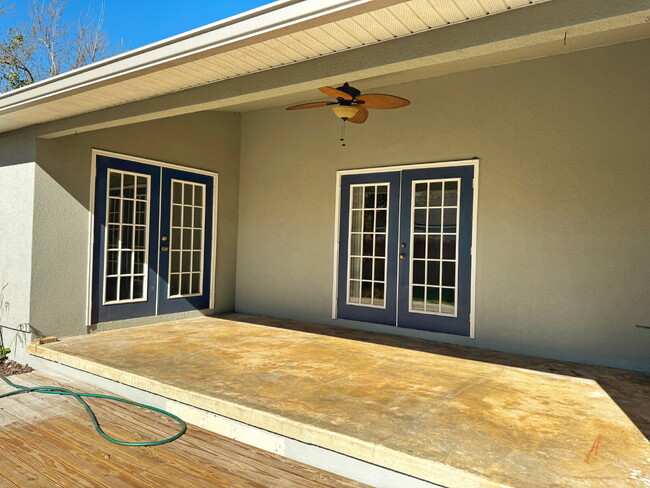 Building Photo - 3 Bedroom /2 Bath St. Augustine South!