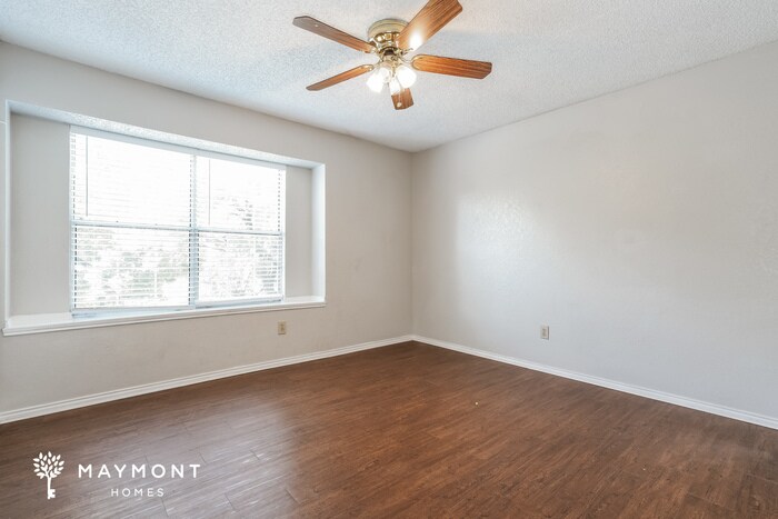 Building Photo - 4900 Oak Springs Dr