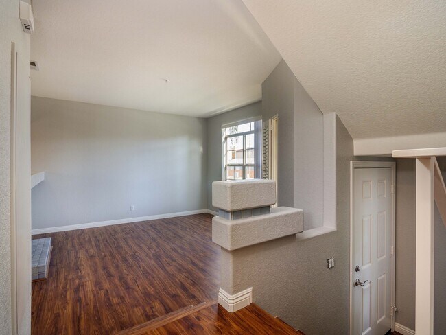 Building Photo - TOTALLY REMODELED, BLOCKS TO THE BEACH!